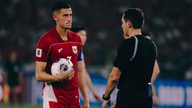 Jay Idzes berseragam Timnas Indonesia. [Instagram]